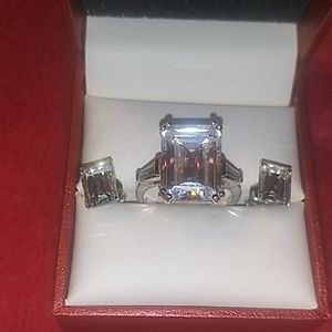 NWOT Cubic zirconia ring! Free earrings!